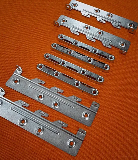 1 Set Bettbeschläge 3 Haken 8 Teile Bettbeschlag + Schraubsicherung Hettich NEU