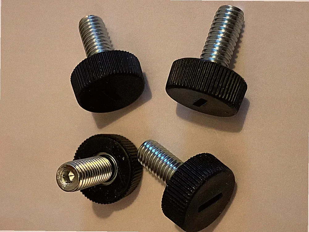 10036516 x 4 Ikea kleine verstellbare Füße für Möbel, schwarz