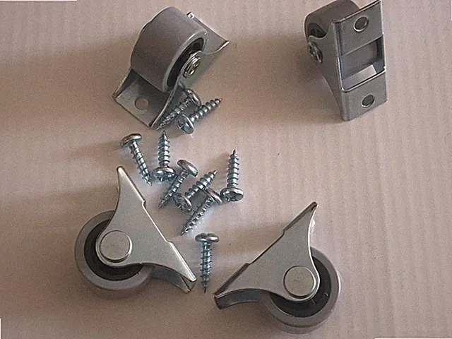111402 x 4 (109041 x 8) IKEA Kleinmöbelrollen mit Blechschrauben