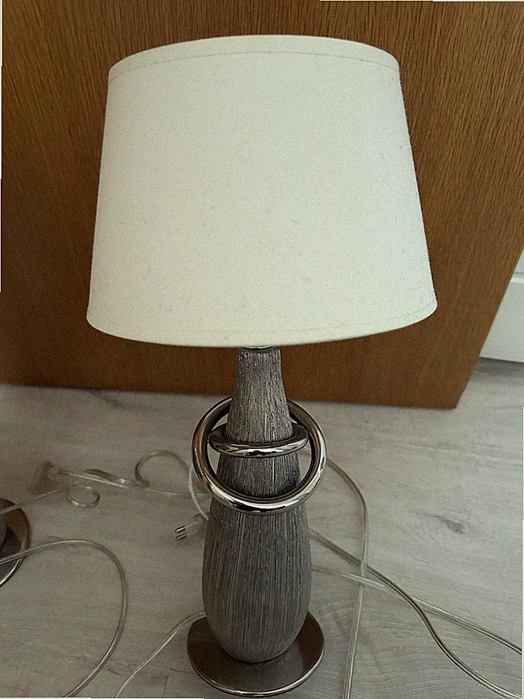 2 Nachttischlampen/ Beistelllampe Silber/grau/creme Hochwertig Möbel Höffner