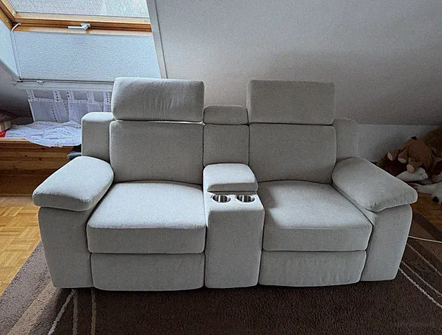 2-Sitzer Kino Sofa grau Stoff, verstellbare elektr. Sitze und Becherhaltee