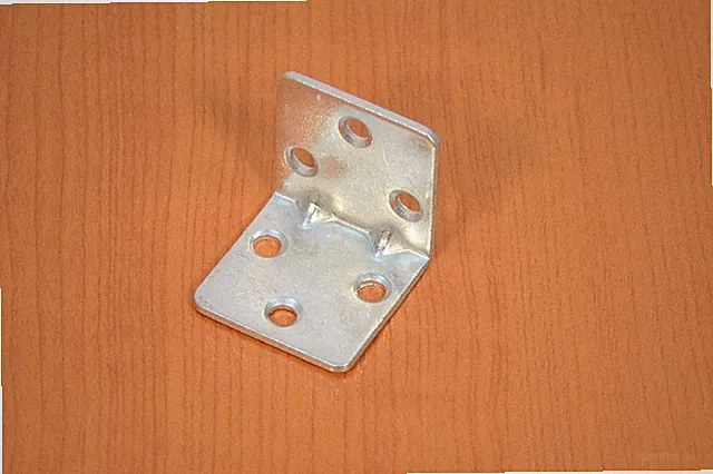 30x30 - 100 Stück Stuhlwinkel Winkelverbinder Metallwinkel Möbelwinkel Eckplatte