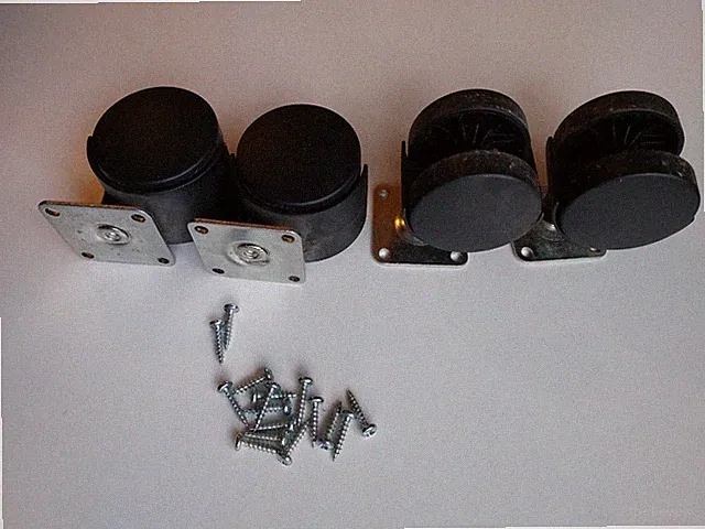 4 Möbelfüße Möbelrollen von Ikea Schrank Lenkrollen