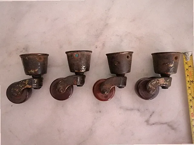 4er Set Vintage Messing/Keramik Tischbein Tassenrollen
