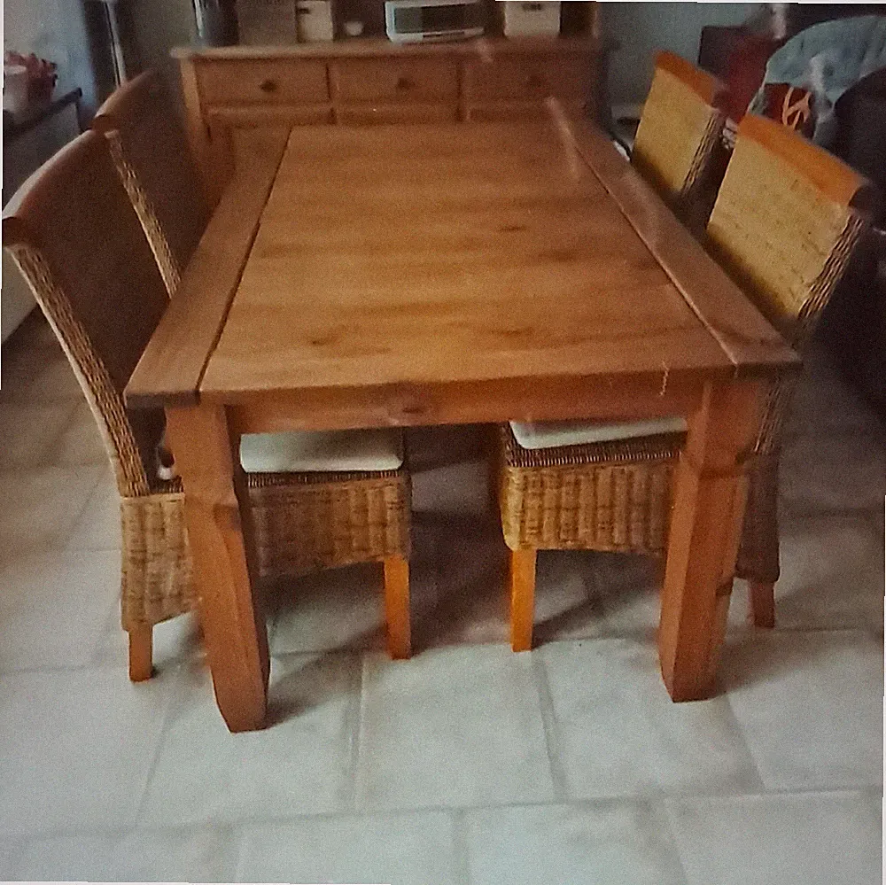 5-tlg. rechteckiges Holz-Esstisch-Set helles Holz mit 4 Rattan-Stühlen Massiv