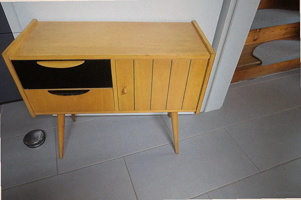 50er 60er Jahre mini Kommode zierliches Flurmöbel auf Beinen Schränkchen retro