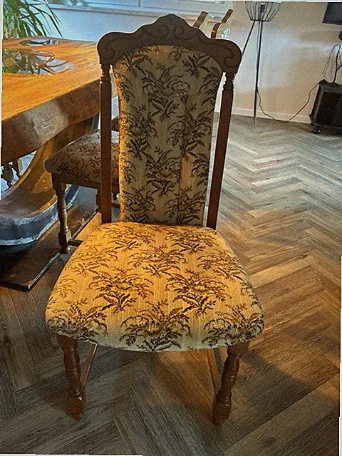 6 Esszimmerstühle Holz gepolstert hohe Rückenlehne gemustert Braun/Beige 100cm