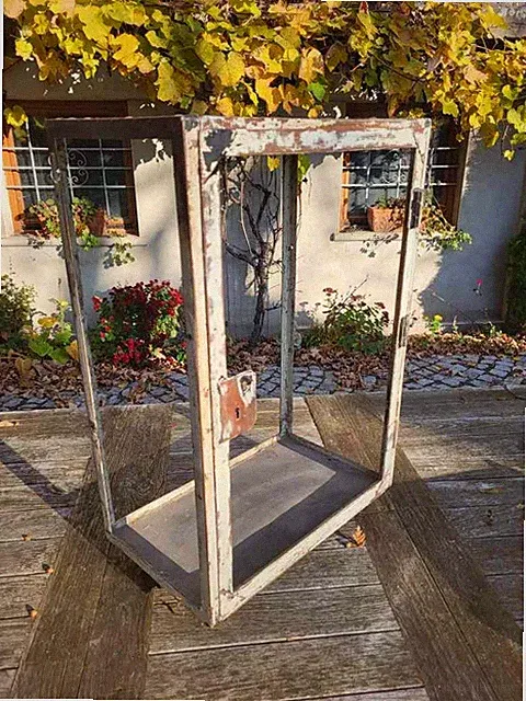 alte Glasvitrine, Metallschrank, Vitrine