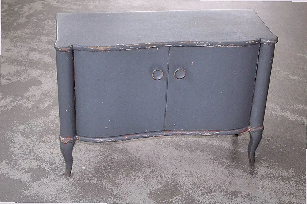 altes kleines Kästchen - gewölbte Form - Grau/Taubenblau - ca. 59x83x32 cm. /H