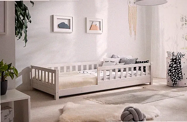 ANGEBOT Bodenbett "Mio" inkl. Rollrost B-WARE Kiefer massiv weiß 100x200 cm