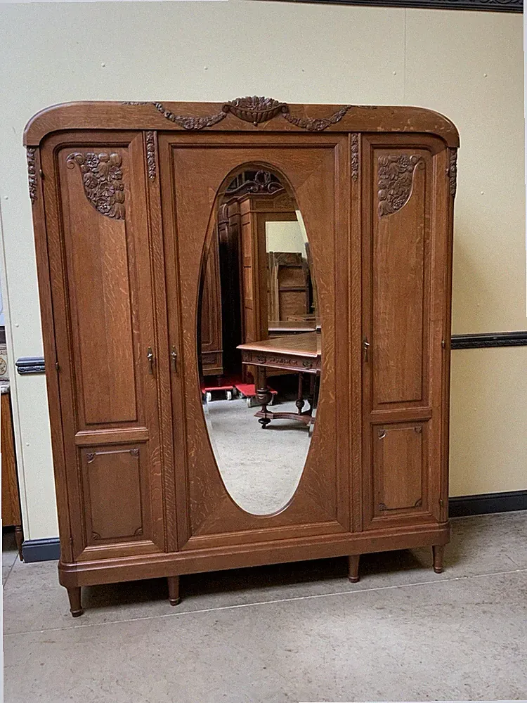 Art Deco Kleiderschrank