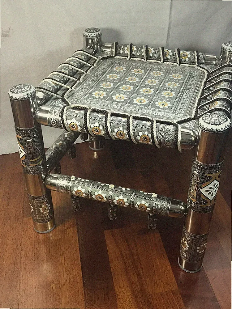Antiker handgefertigter Couchtisch schöne indische Stahltische Regal geprägt UK