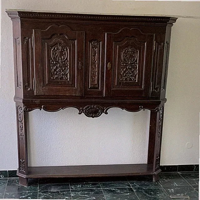 Antiker Schrank, Holz-Buffet, dunkelbraun mit Schnitzereien, Barockstil