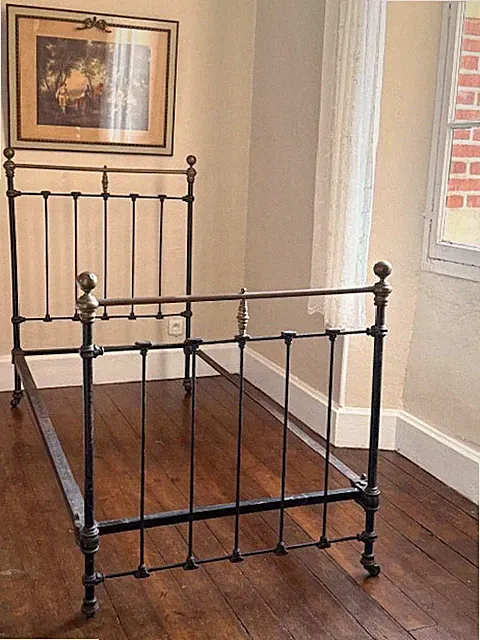 Antikes Französisches Messingbett