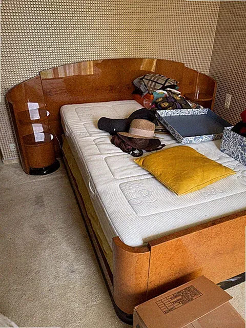 Art-Déco Bett aus Nussbaumholz 210 x 235 cm