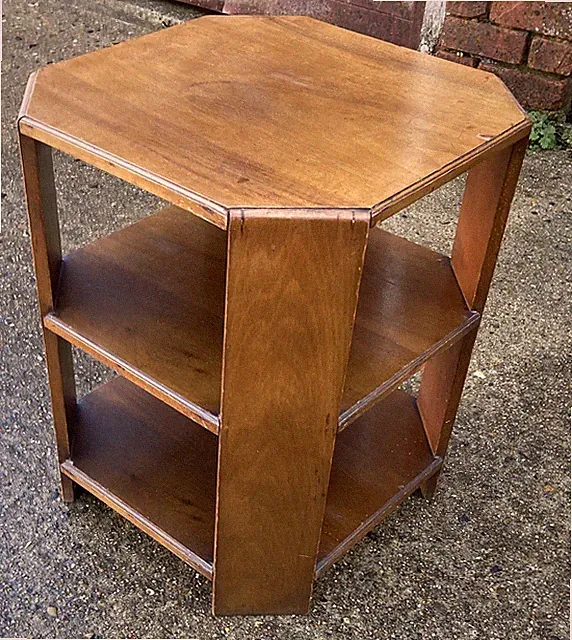 Art Deco Couchtisch/Bibliothekstisch achteckig Nussbaum