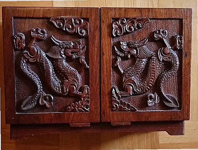 Asiatisches Kasettenregal Musikkasetten MC Holz Drache