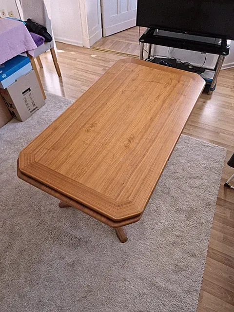 Ausziehbarer Tisch mit verstellbare höhe