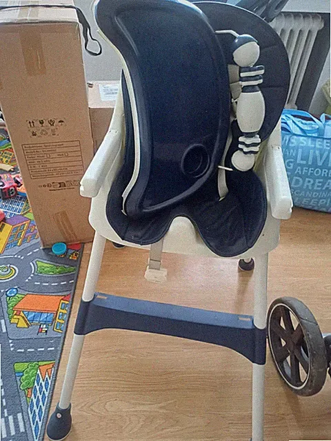 Baby Hochstuhl Blau/Weiß, gepolstert, mit Gurt, Sitzschale & Gestell