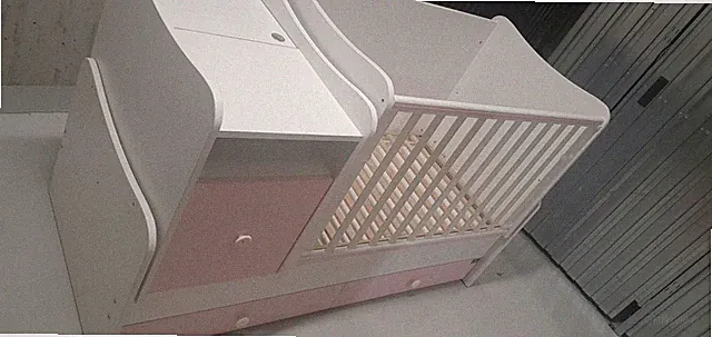 Baby-/Kinderbett Multifunktionsbett Weiß/Rosa mit Kommode, Schubladen, 167x72