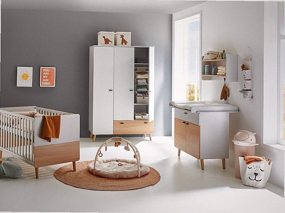 Babyzimmer Set Lovis 3 teilig, Kleiderschrank, Wickelkommode, Babybett SoftClose