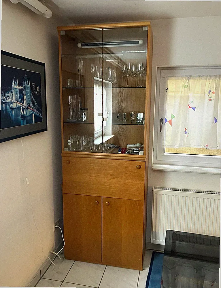 Bar Kellerbar Vitrine beleuchtet mit Barfach Bartheke Schrank Glasvitrine