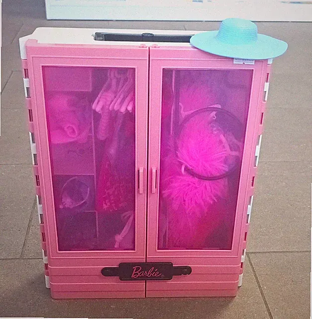 Barbie klappbarer Kleiderschrank aus Kunststoff rosa/weiß für Modepuppe