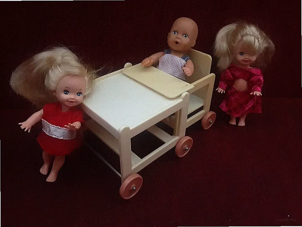 ⛱ Barbie Petra Kindermöbel ⛱ Hochstuhl / Tisch ⛱ Shelly Baby Püppchen ⛱ TLC