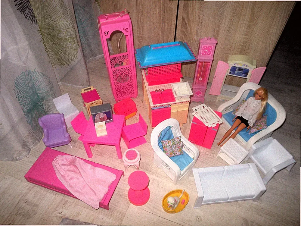 Barbie, Puppe, Konvolut, Küche, Wohnzimmer, Gartenmöbel, Schlafzimmer, Fahrstuhl