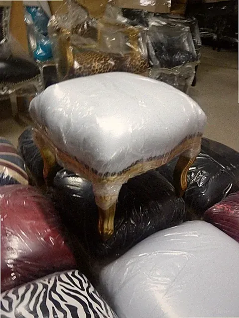 Barock Hocker Stoff weiß gold bequem modern antik luxus wohnzimmer dekoration