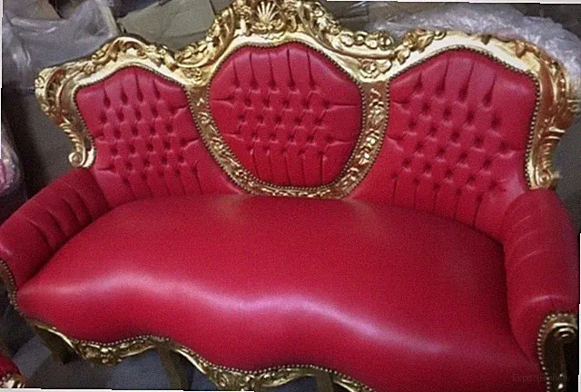 Barock Sofa Barocksofa Lounge 3-Sitzer Rot Gold Antik Royal Wohnzimmer Klassisch