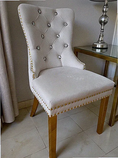 Barock Stuhl Samt Beige mit Kristallen, goldene Metallbeine Esszimmerstuhl