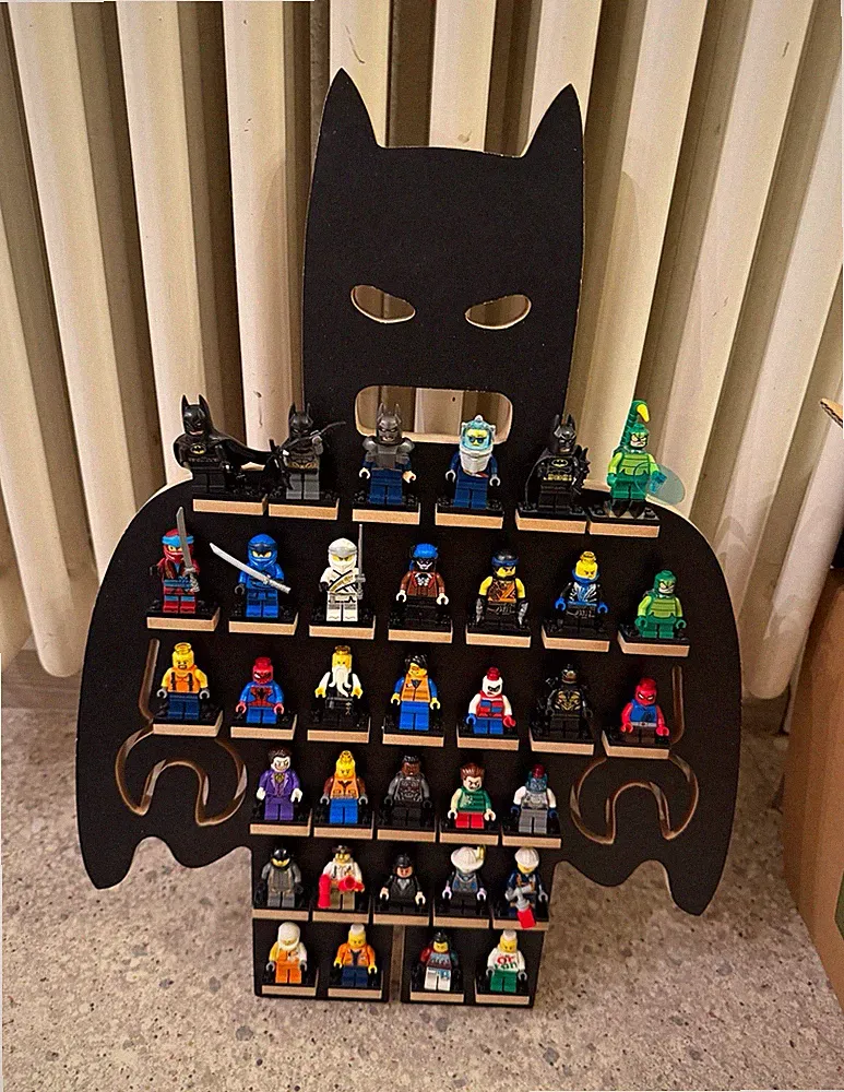 Batman Minifiguren Display-Regal, Holz schwarz, freistehend, 5 Fächer 40x30cm
