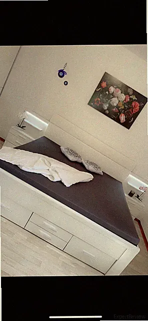 Bed 180 X 200 cm