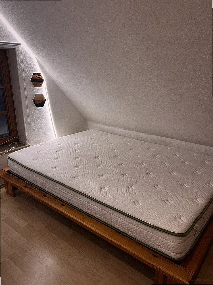 Bett 140x200 mit Hybridmatratze (Marke Novilla) und Lattenrost