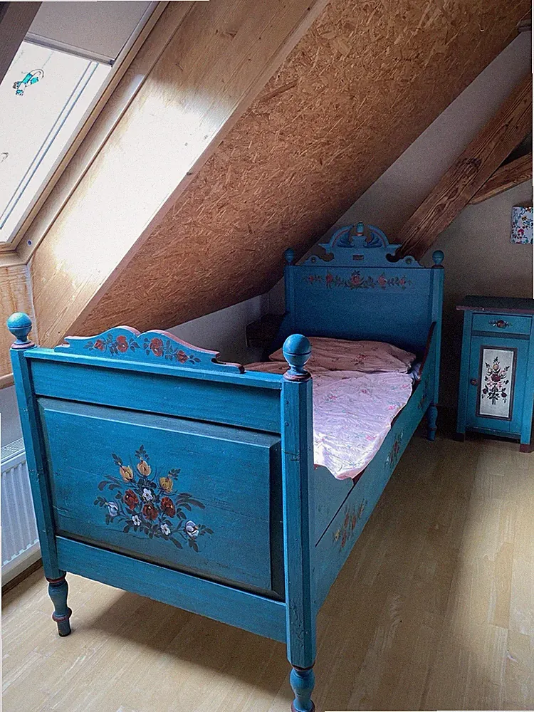 Bett antik Vollholz 80x190 cm Blumenmalerei Petrolblau/-grün Landhaus, inkl. Zub