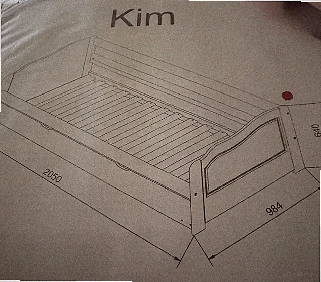 Bett mit Lattenrost Matratze und zweitem Bett mit Matratze zum ausziehen