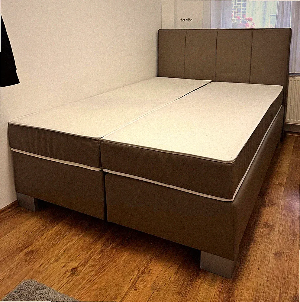 Boxspringbett Beige + Freistehender Kleiderschrank