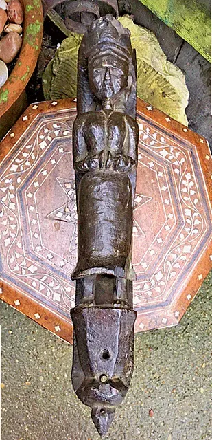 Buddha Figur antik südostasiatisch geschnitzt Holz Möbelfragment Applikation
