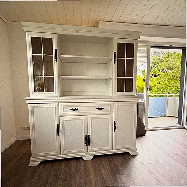 Buffet Royal, Hochschrank im Landhausstil