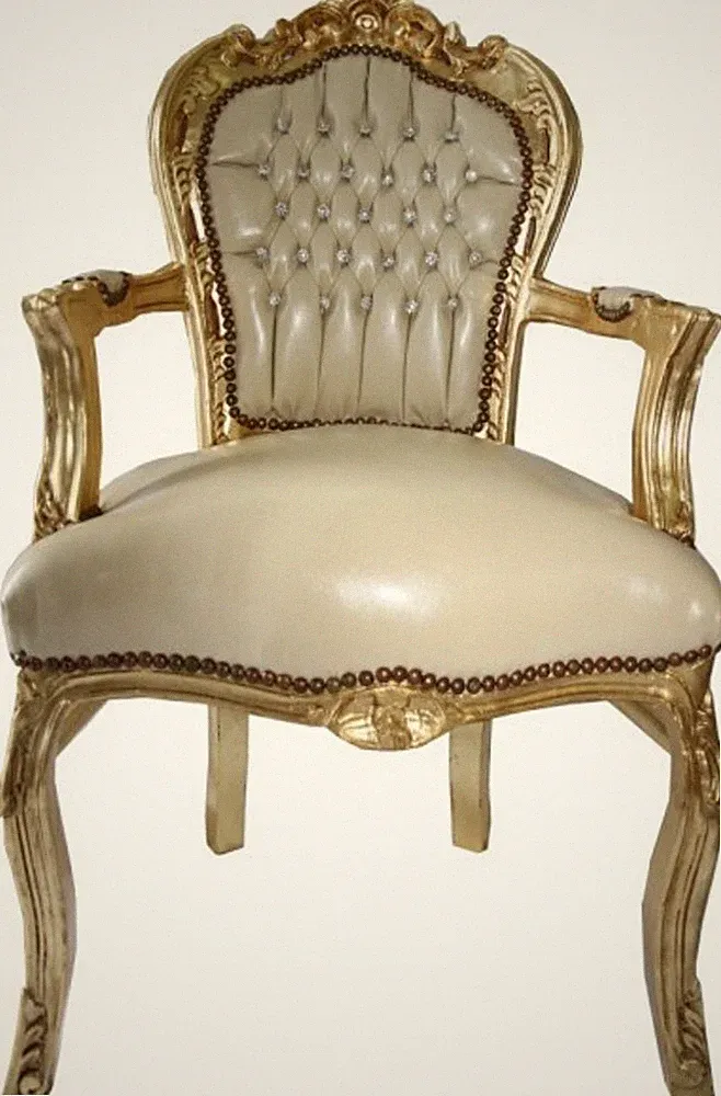 Casa Padrino Barock Esszimmer Stuhl mit Armlehnen Creme Lederoptik Gold - Möbel