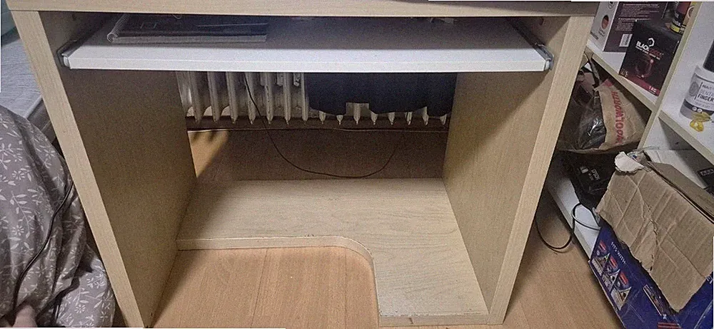 Computertisch mit ausziehbarer Tastaturablage, 1 Regalfach, 4 Röllchen