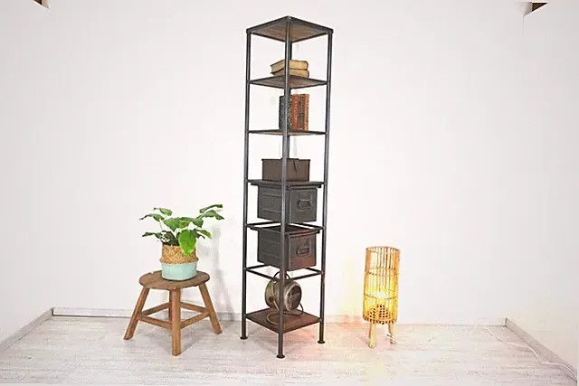 cooles Industrie-Design-Regal, schmales Hochregal aus Eisen, Loftmöbel