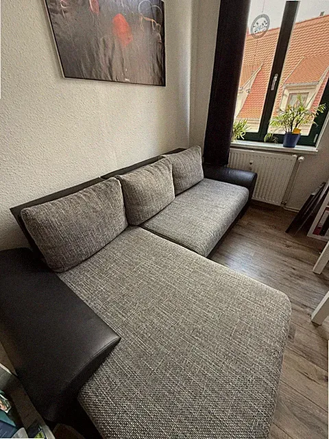 Couch mit Schlaffunktion, L-Form, Bettkasten inklusive Tisch