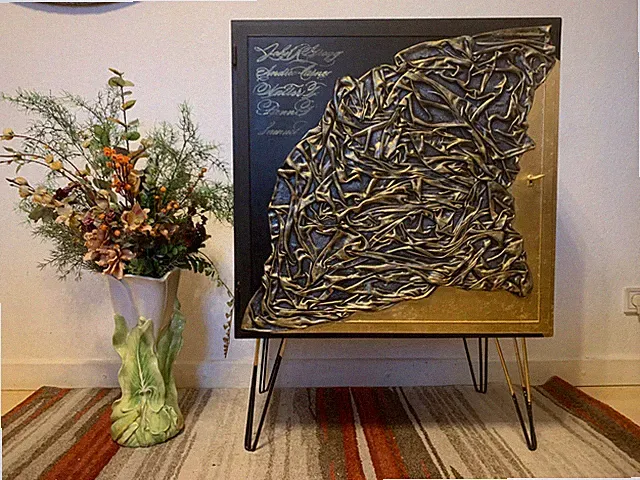 Designer-Kommode, dekoriert mit Öko-Leder und Blattgold 69x93x41cm