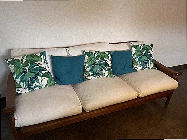 Dreisitzer Sofa, Rahmen Mahagoni braun, Sitz- Lehnkissen weiß