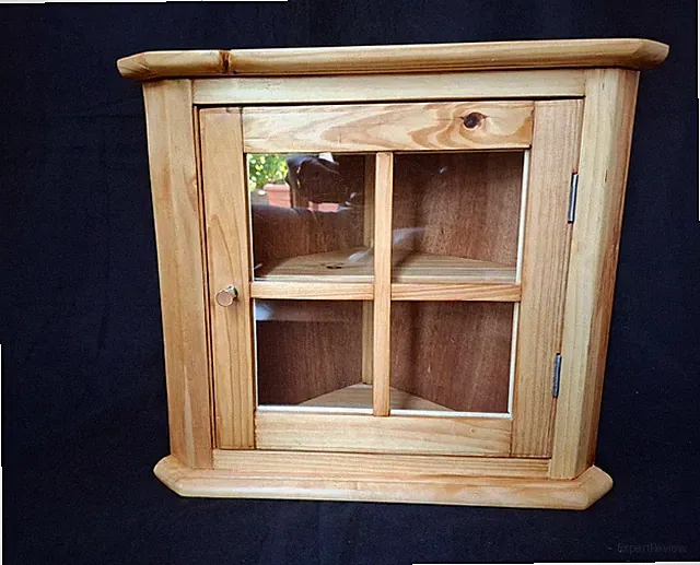 Eck-Hängeschränkchen, Eckvitrine, Kiefernholz, frisch restauriert, geölt - hygge