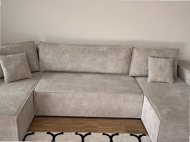 Eckcouch in Beige mit Schlaffunktion – sauber & kaum benutzt