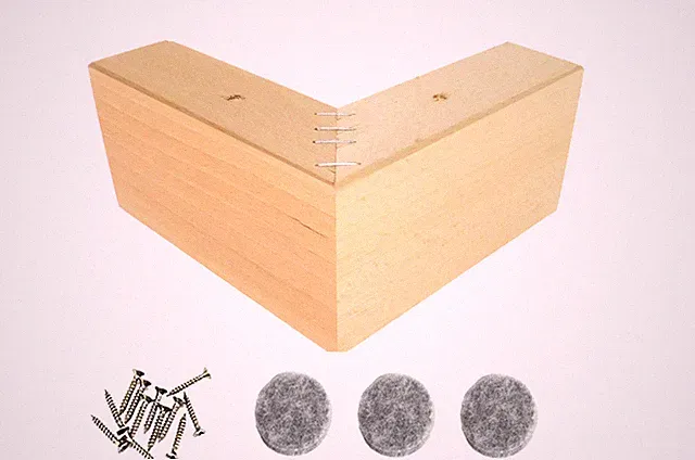 Eckige Möbelfüße aus Holz mit Montageschrauben und Filzunterlagen 13x13 Höhe 6cm