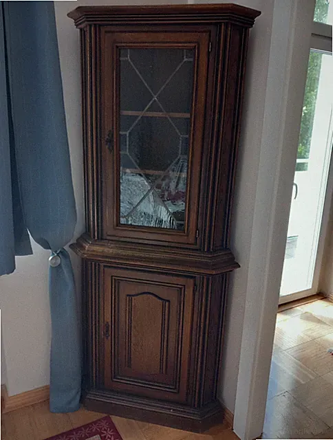 Eckvitrine Braun Holz/Glas mit Glastür, 2 Türen, 3 Fächer 40x40x180